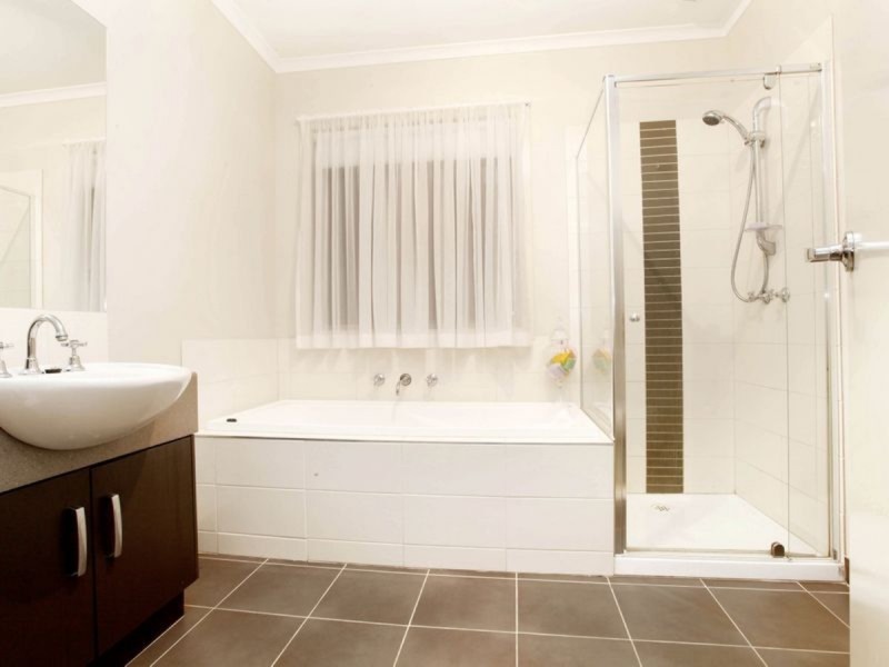 17 Archibald Chase, Point Cook VIC 3030