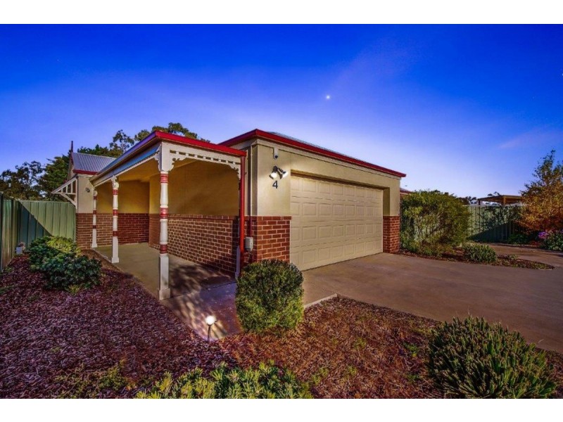 4/13b Riverbend Crescent, Werribee VIC 3030