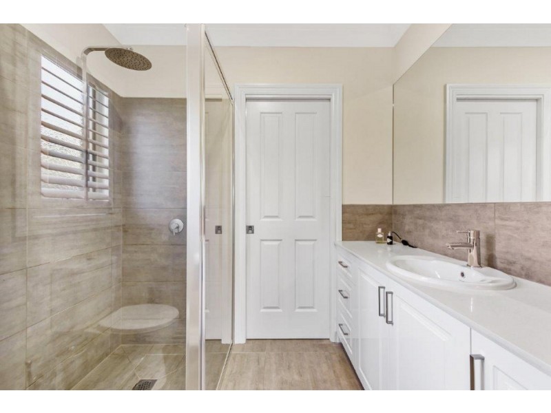 4/13b Riverbend Crescent, Werribee VIC 3030