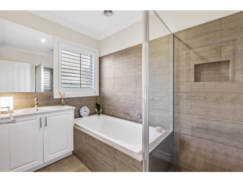 4/13b Riverbend Crescent, Werribee VIC 3030