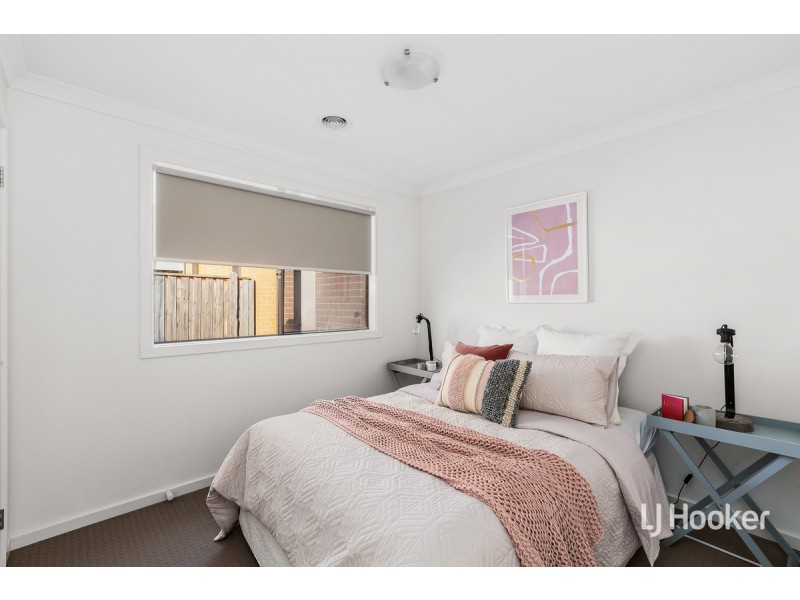 33 Seagrass Crescent, Point Cook VIC 3030