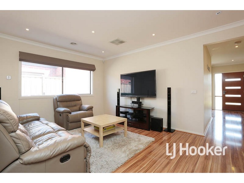 16 McWilliams Crescent, Point Cook VIC 3030