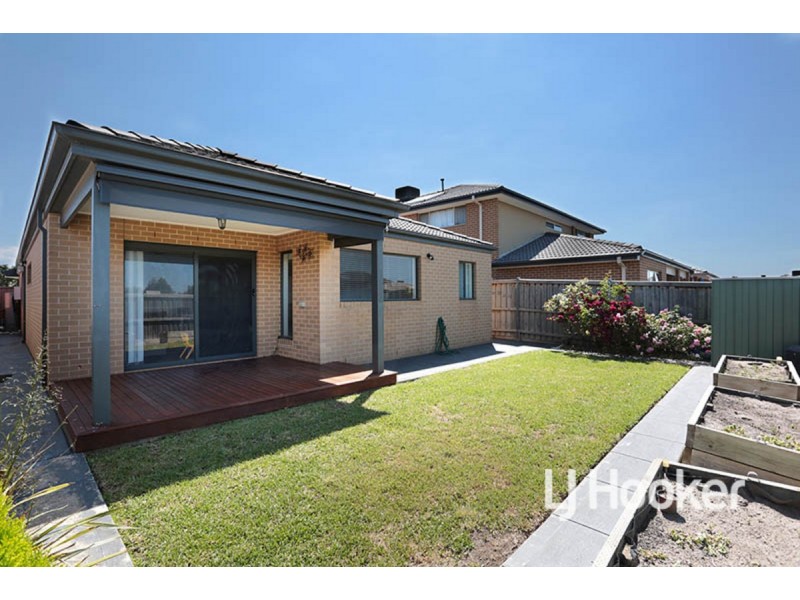 16 McWilliams Crescent, Point Cook VIC 3030