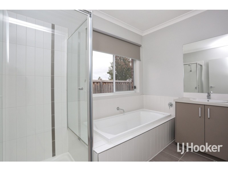 54 Prudence Parade, Point Cook VIC 3030