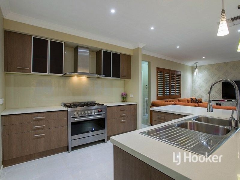 4 Whitecaps Avenue, Point Cook VIC 3030