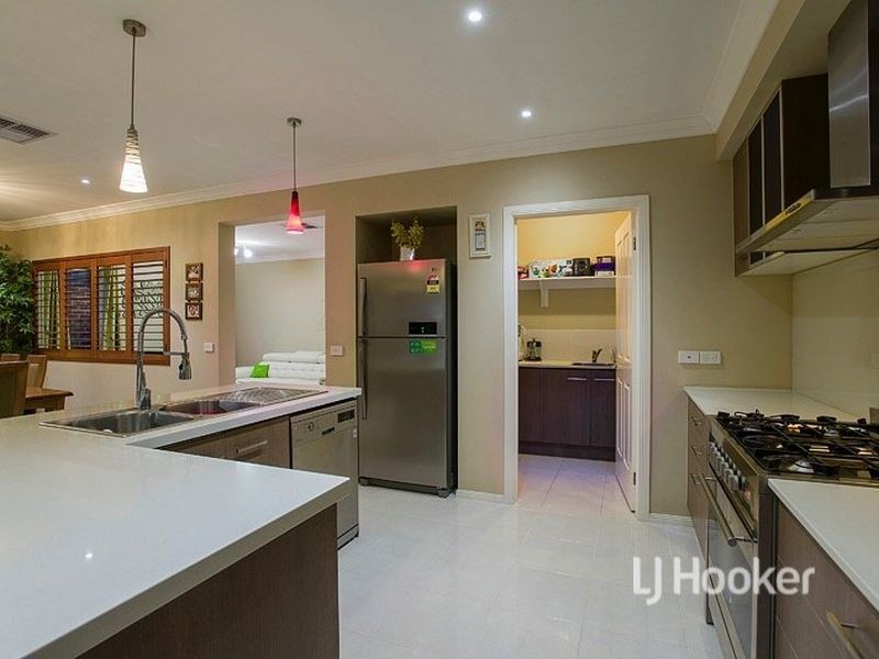 4 Whitecaps Avenue, Point Cook VIC 3030