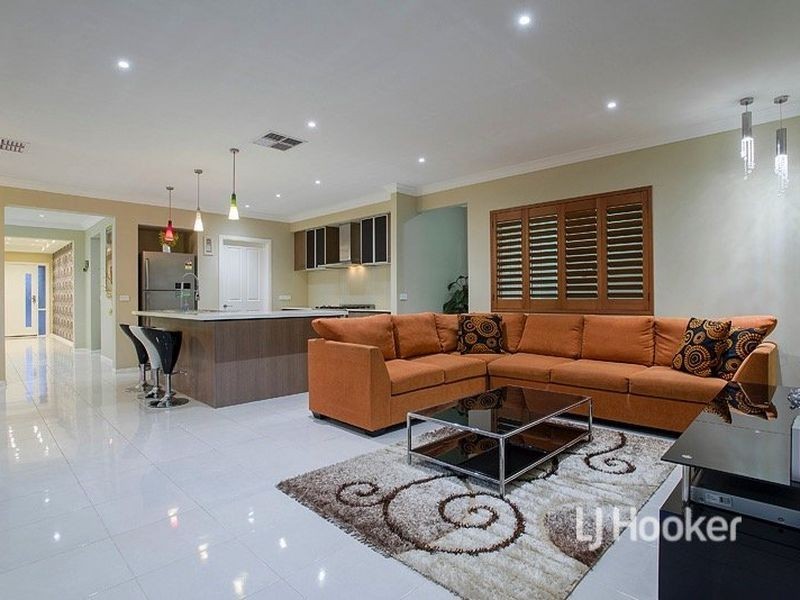 4 Whitecaps Avenue, Point Cook VIC 3030