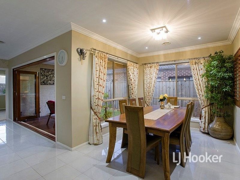 4 Whitecaps Avenue, Point Cook VIC 3030
