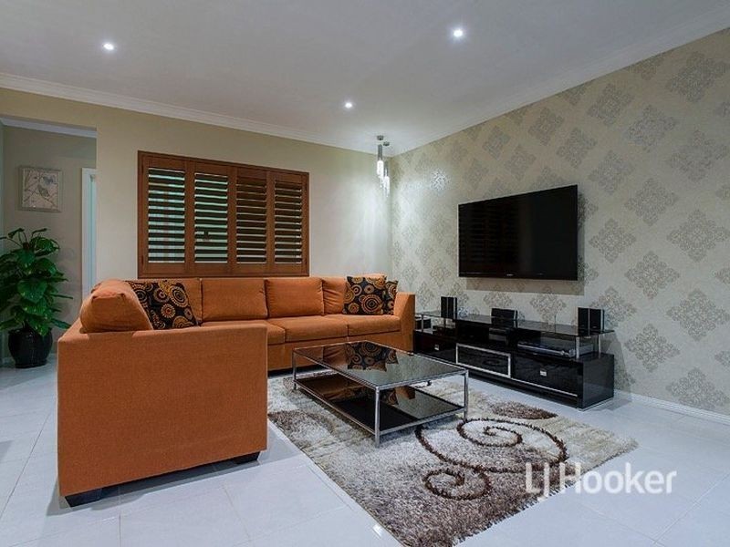 4 Whitecaps Avenue, Point Cook VIC 3030