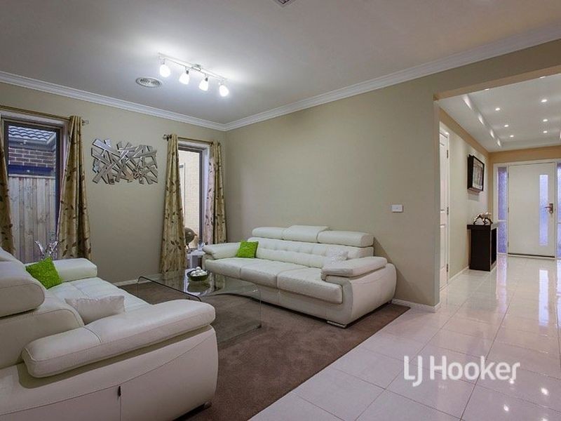 4 Whitecaps Avenue, Point Cook VIC 3030