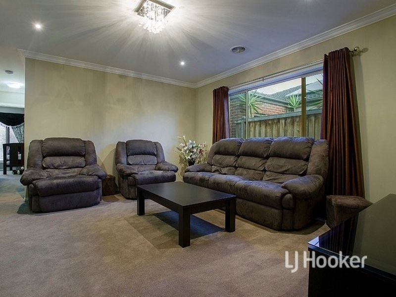 4 Whitecaps Avenue, Point Cook VIC 3030
