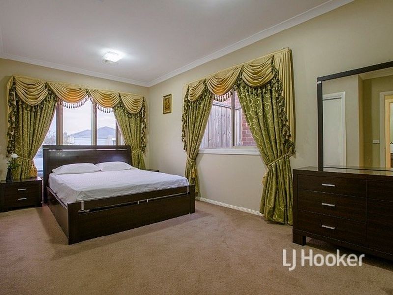 4 Whitecaps Avenue, Point Cook VIC 3030