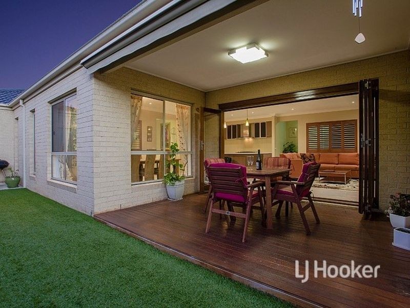 4 Whitecaps Avenue, Point Cook VIC 3030