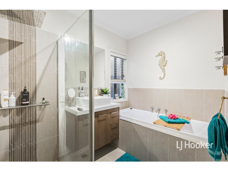 6 Merlot Lane, Point Cook VIC 3030