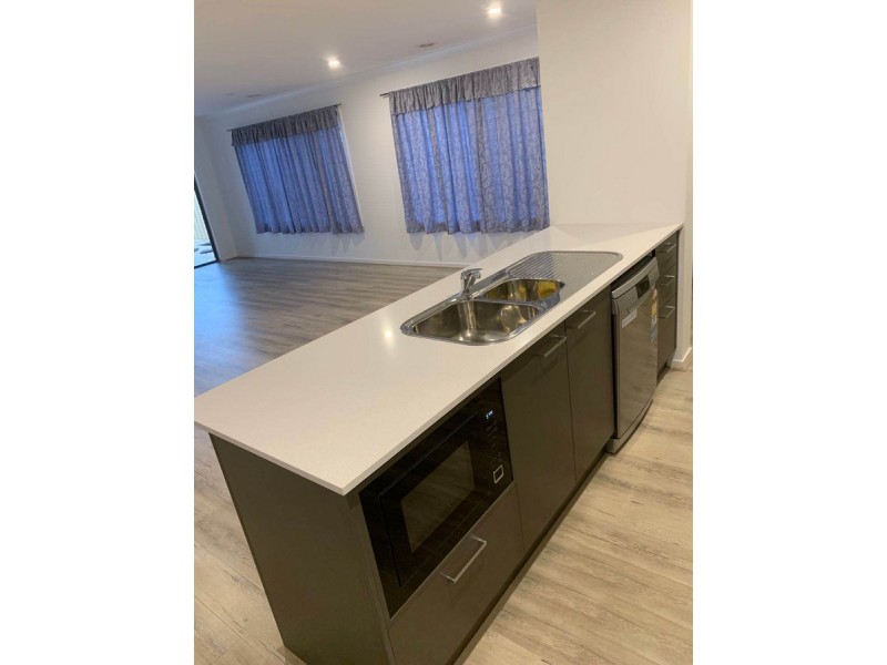 12 Talland Crescent, Truganina VIC 3029