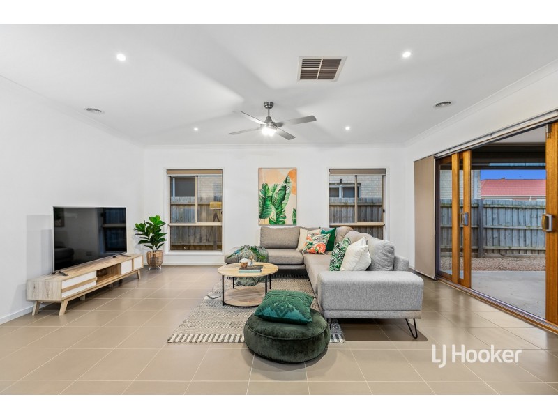 19 Boxgrass Street, Point Cook VIC 3030