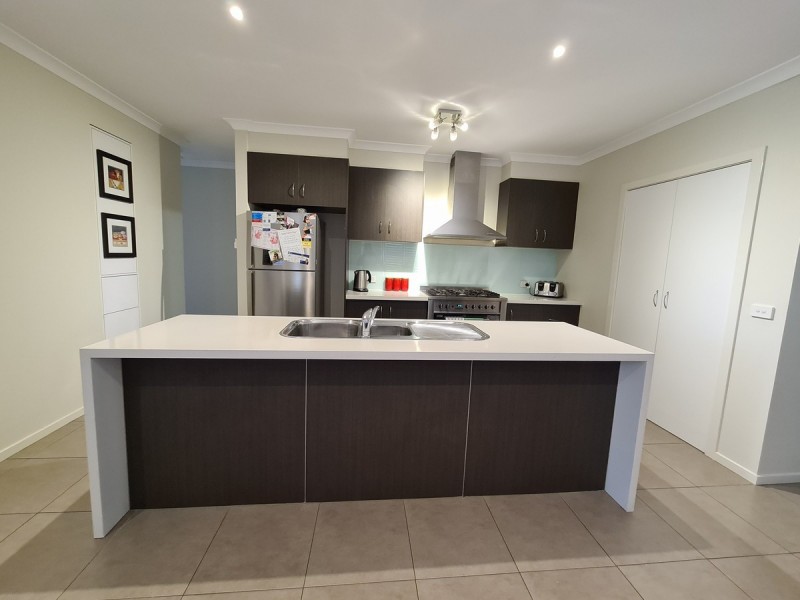 11 Viola Avenue, Point Cook VIC 3030