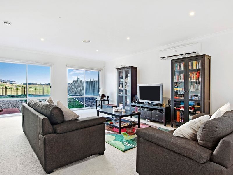 41 Montclair Street, Sanctuary Lakes VIC 3030