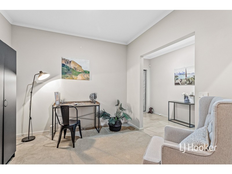 8 Mystic Grove, Point Cook VIC 3030