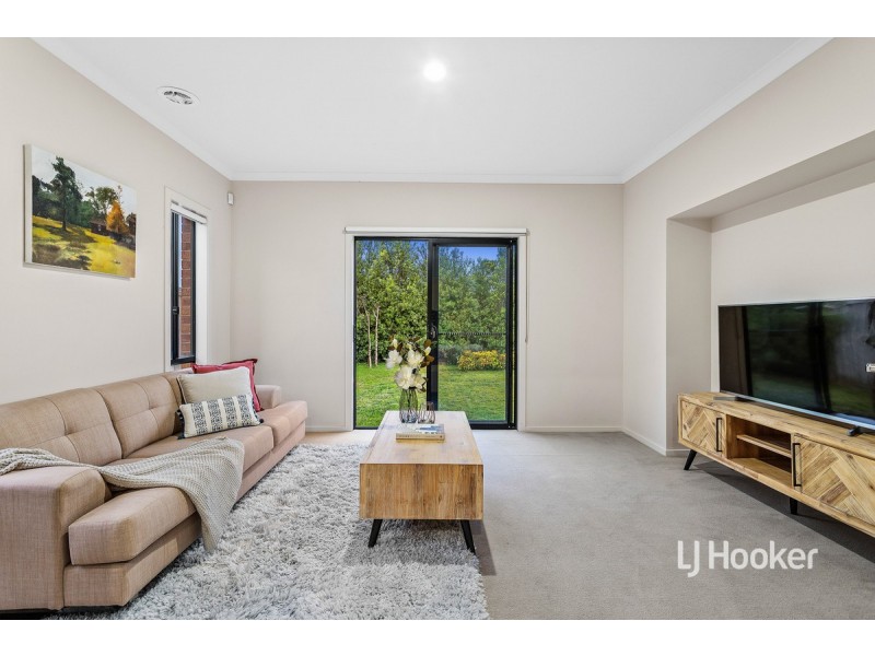 8 Mystic Grove, Point Cook VIC 3030