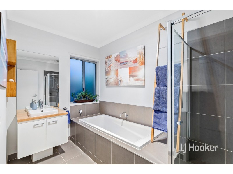 4 Forum Way, Point Cook VIC 3030