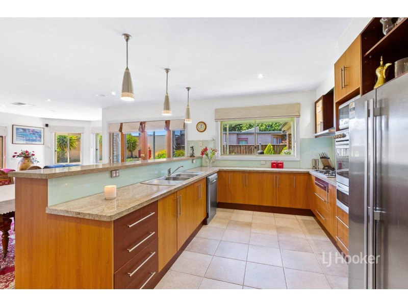 1/4 Riverbend Crescent, Werribee VIC 3030