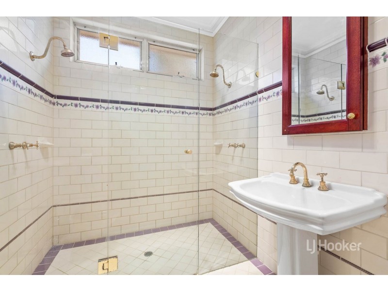 1/4 Riverbend Crescent, Werribee VIC 3030