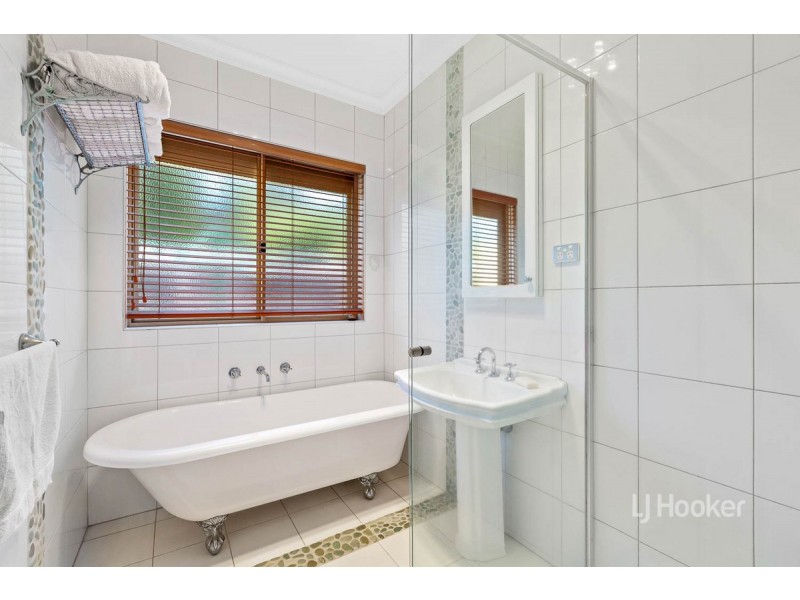 1/4 Riverbend Crescent, Werribee VIC 3030