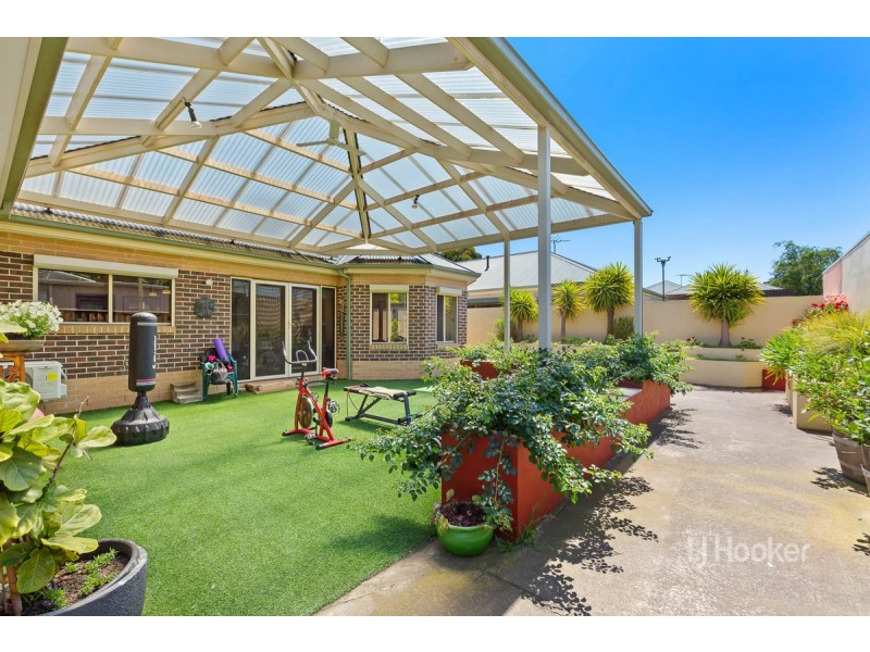 1/4 Riverbend Crescent, Werribee VIC 3030