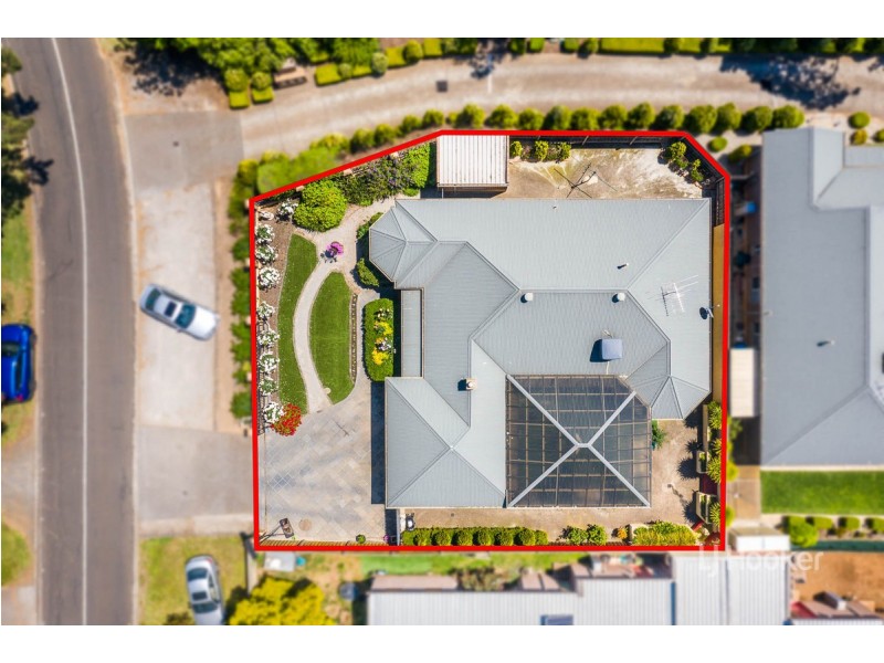 1/4 Riverbend Crescent, Werribee VIC 3030