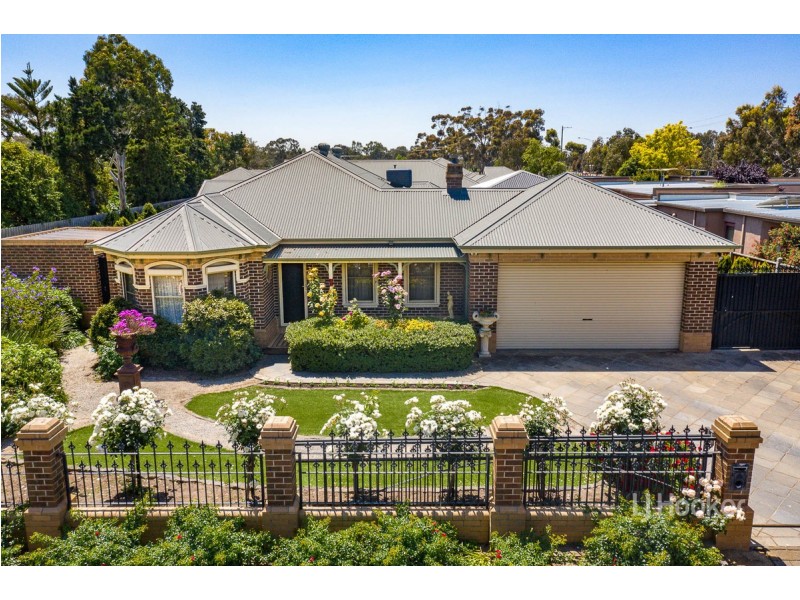 1/4 Riverbend Crescent, Werribee VIC 3030