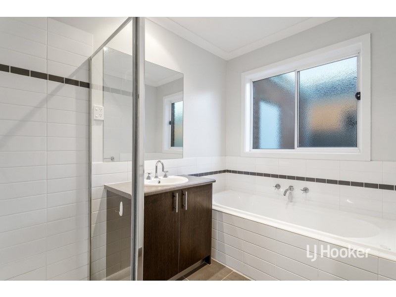 13 Whisper Boulevard, Point Cook VIC 3030