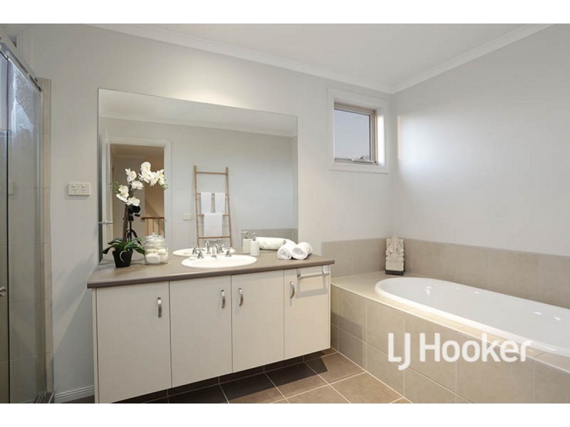 5 La Spezia Court, Point Cook VIC 3030