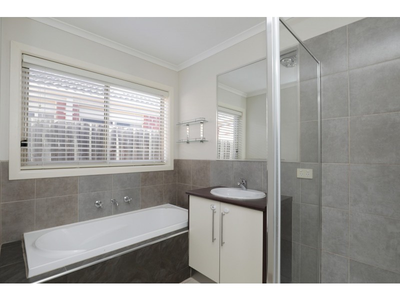 11a Malleehen Steet, Werribee VIC 3030