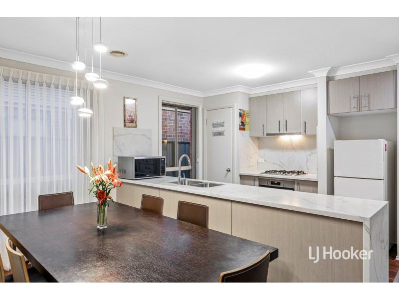 14 Caldicott Crescent, Point Cook VIC 3030