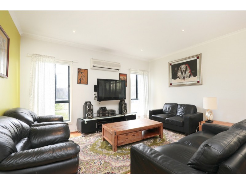 45 Dolphin Crescent, Point Cook VIC 3030