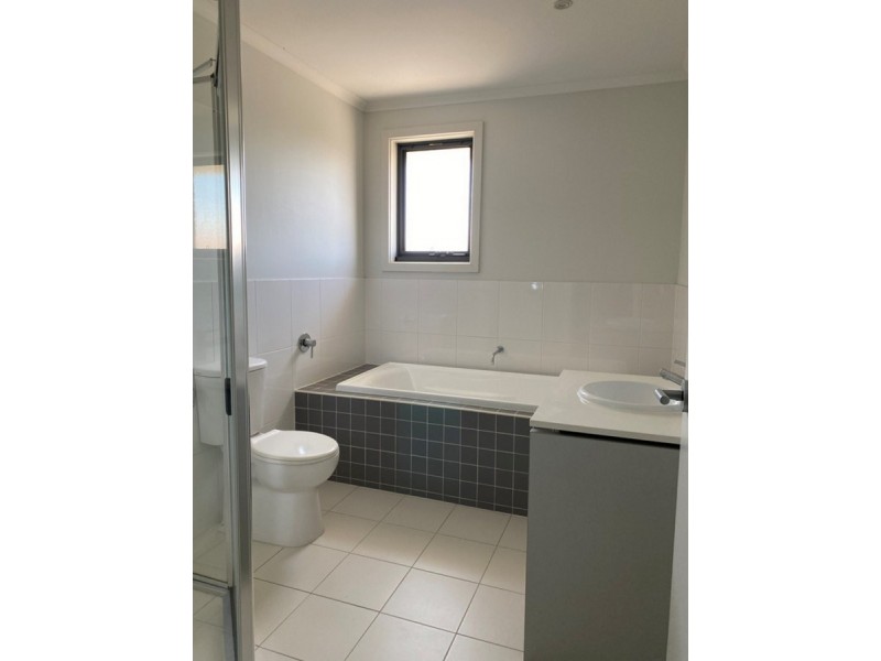 12 Parkwood Terrace, Point Cook VIC 3030