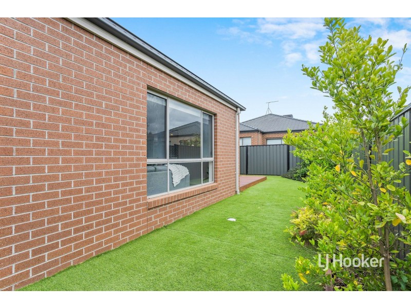 34 Chartwell Avenue, Truganina VIC 3029
