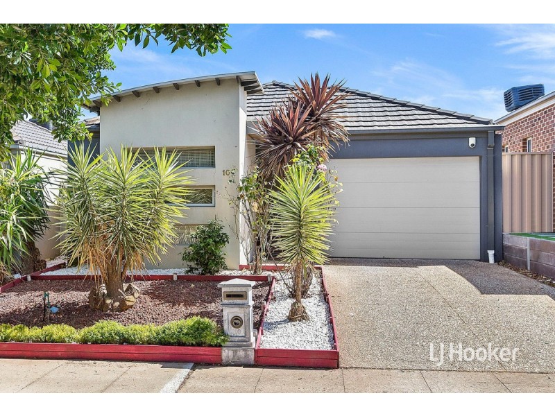 10 Durrol Way, Caroline Springs VIC 3023