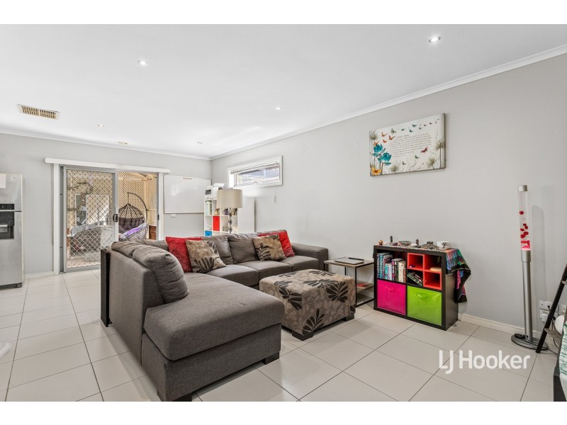 10 Durrol Way, Caroline Springs VIC 3023