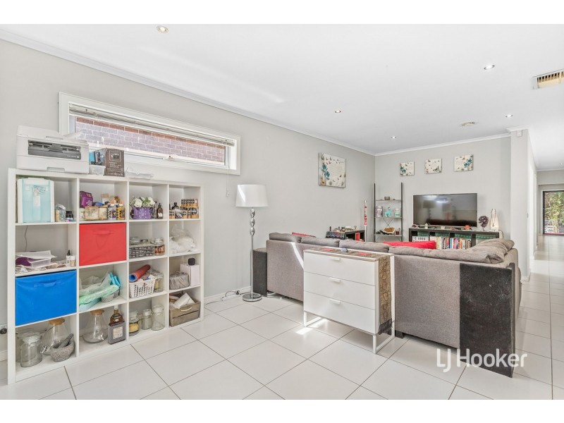 10 Durrol Way, Caroline Springs VIC 3023