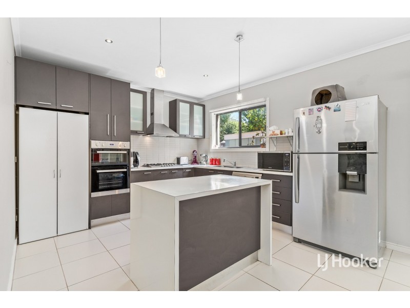 10 Durrol Way, Caroline Springs VIC 3023