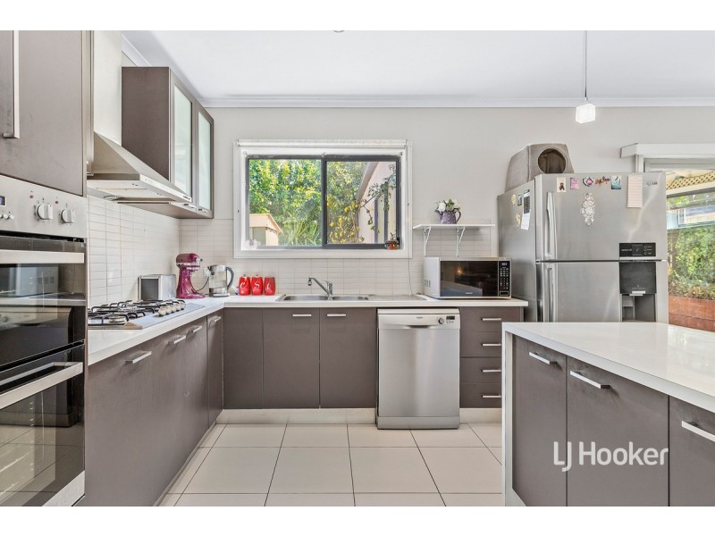 10 Durrol Way, Caroline Springs VIC 3023