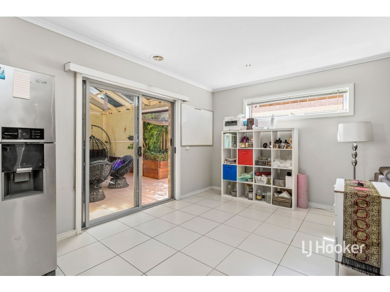 10 Durrol Way, Caroline Springs VIC 3023