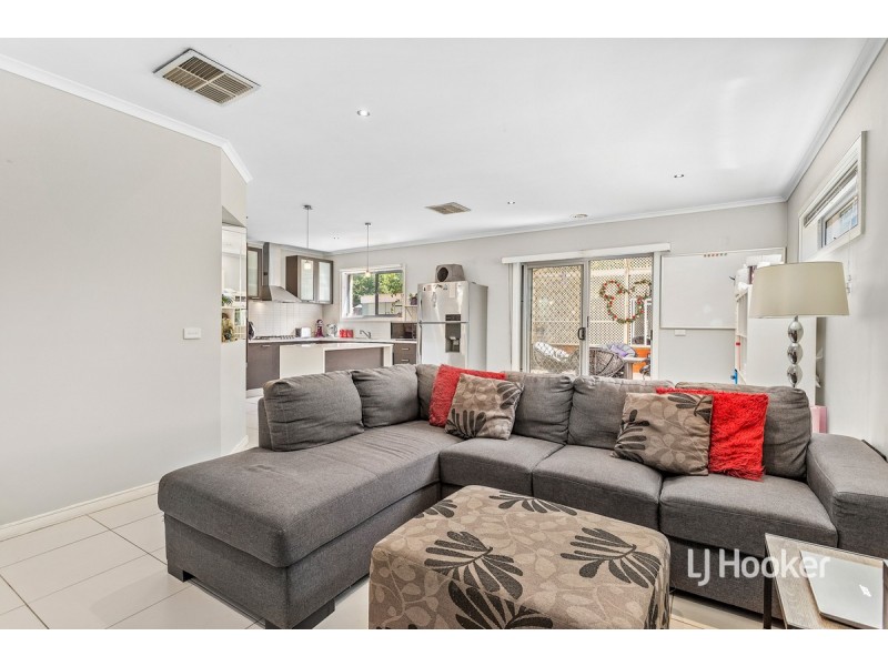 10 Durrol Way, Caroline Springs VIC 3023