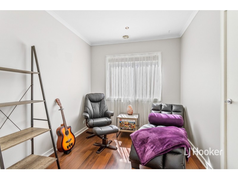 10 Durrol Way, Caroline Springs VIC 3023