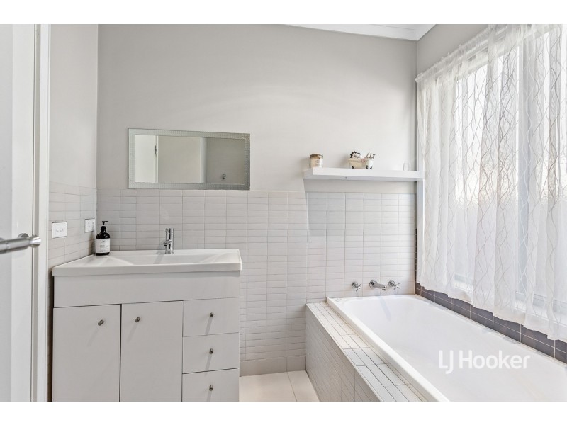 10 Durrol Way, Caroline Springs VIC 3023