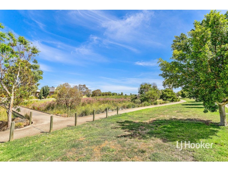 10 Durrol Way, Caroline Springs VIC 3023
