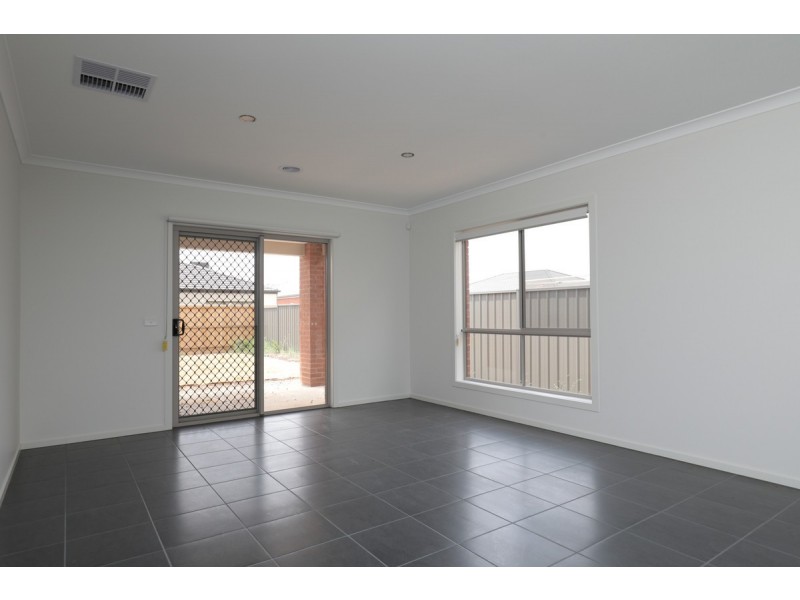 27 Henderson Drive, Tarneit VIC 3029