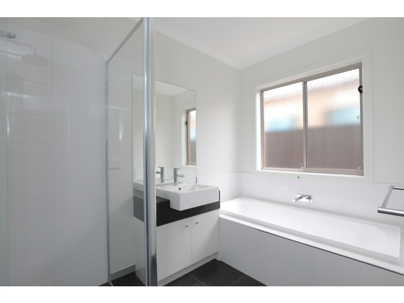27 Henderson Drive, Tarneit VIC 3029